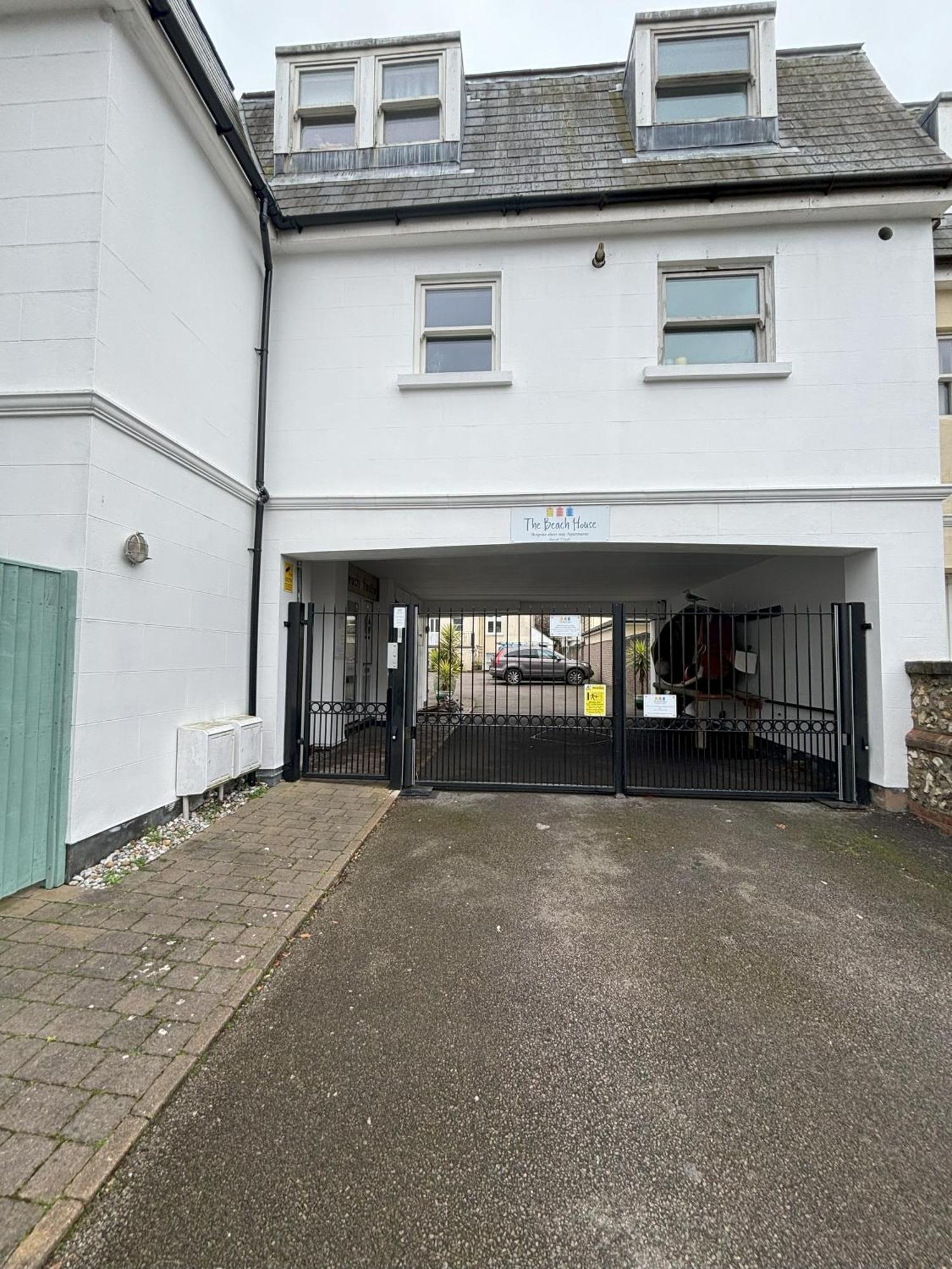 The Beach House Holiday Apartments Eastbourne Kültér fotó
